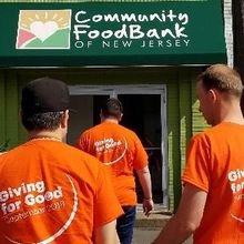 Colleagues at Candlewood Suites® Jersey City, New Jersey, US, volunteered at their local community foodbank. 