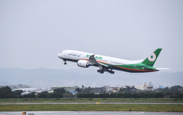 EVA AIR’S FIRST DREAMLINER TAKES MAIDEN FLIGHT  FROM TAIPEI TO HONG KONG 