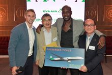 Jack Collison (West Ham United Legend), Dr Lee (Ours Travel), Carlton Cole (West Ham United Legend) and Bruce Wang (EVA Air General Manager UK Branch).