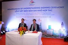 Mr. Kingston Lai (right), Co-Founder of online travel booking platform Fayfay.com and Trung Quan (left, Vice President of Ho Chi Minh City Tourism Promotion Center)