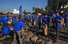 Red Planet and 4Ocean - Manila Bay - Beach clean-up