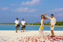 Beach wedding with Maldivian drums (bodu beru)
