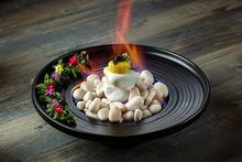 The Venetian Macao – The Golden Peacock Scottish scallop, mango chutney, beluga caviar