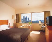 take in the best of cosmopolitan Sydney at Holiday Inn Potts Point
