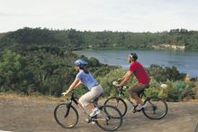 A South Australian biking tour can be a fantastic way to experience gourmet food, premium wine, picturesque scenery and rich her
