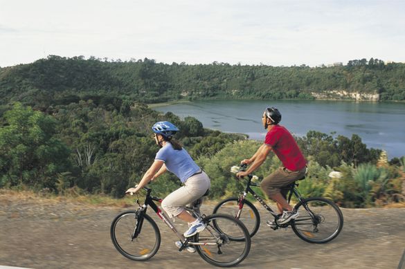 A South Australian biking tour can be a fantastic way to experience gourmet food, premium wine, picturesque scenery and rich her