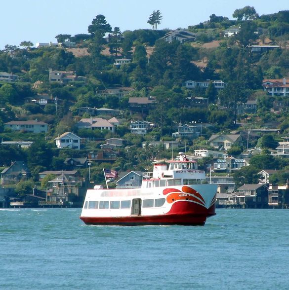 Red and White Fleet�s popular Crab Feed on San Francisco Bay .