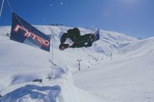 Snowboarder in Terrain park
