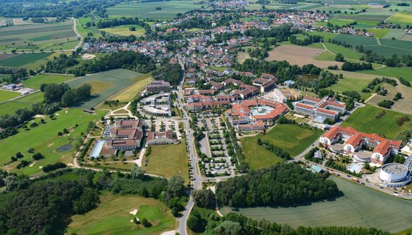 Bad Gögging zählt zu einem der beliebtesten Kurorte in Bayern. Die Gäste schätzen die bayeri-sche Herzlichkeit, das abwechslungsreiche Freizeitangebot und die ungebrochene Tradition als angesehener Gesundheitsort. Bad Gögging zählt zu einem der beliebtesten Kurorte in Bayern. Die Gäste schätzen die bayeri-sche Herzlichkeit, das abwechslungsreiche Freizeitangebot und die ungebrochene Tradition als angesehener Gesundheitsort.