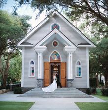 Bridal Party Celebrates in Luxury and Old Florida Charm at Steinhatchee Landing Resort