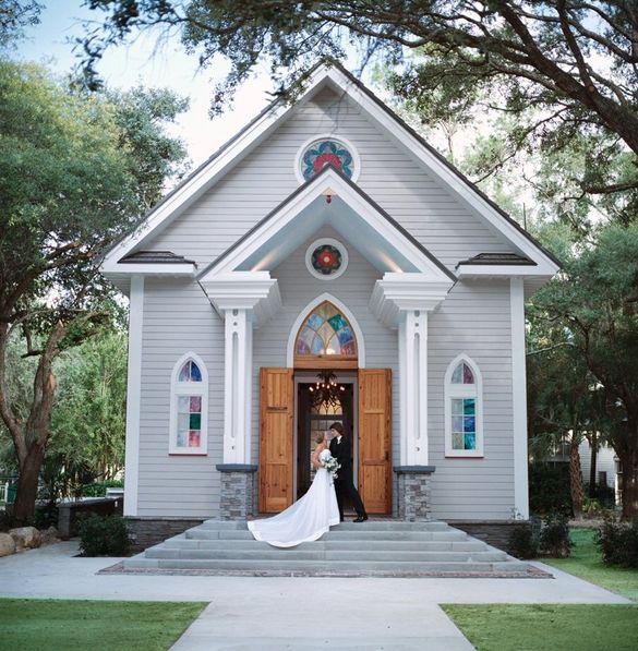 Bridal Party Celebrates in Luxury and Old Florida Charm at Steinhatchee Landing Resort
