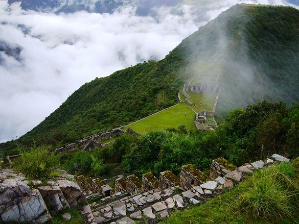 Die Inka-Stadt Choquequirao, bisher nur zu etwa 80 Prozent freigelegt und nie vom Massentourismus erobert, ist ein Ziel der Rundreise. Die Inka-Stadt Choquequirao, bisher nur zu etwa 80 Prozent freigelegt und nie vom Massentourismus erobert, ist ein Ziel der Rundreise.