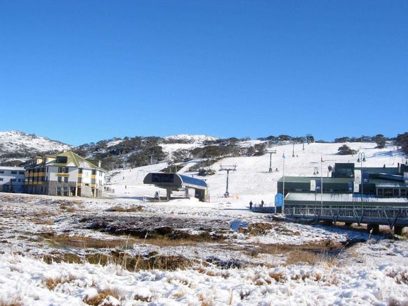Perisher Blue receives fresh snow to welcome season 2005.