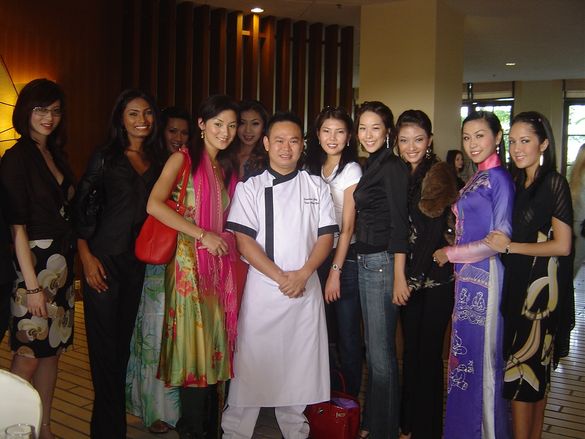 Chef Teow with 2005 Miss World Contestants