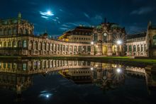 Zwinger Dresden bei Nacht