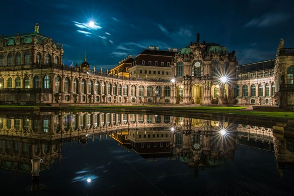 Zwinger Dresden bei Nacht