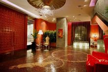 The Luxe Manor - Hotel Lobby 