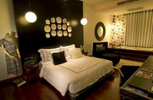The �Tuxedo� suite merges understated elegance and vintage originality, in sophisticated black and white 1960�s style.