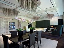 Reflecting the glamorous world of cinema in the 1950s, the Masina Suite, inspired by Giulietta Masina, occupies 170 square metre