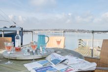 Spinnaker Houseboat view