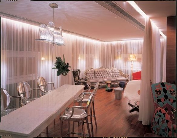 JIA Hong Kong�s Philippe Starck designed lobby