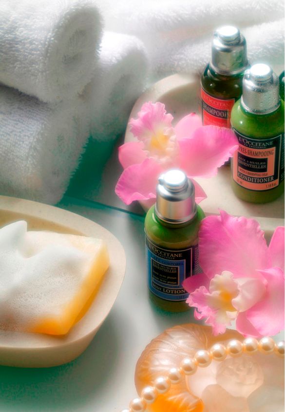 L� Occitane bath amenities for sweet couples