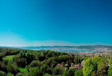 All rooms offer unrivalled views of the city, lake, Alps or forest, while Junior Suites and Suites include whirlpool tubs and st