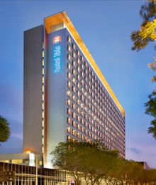 ibis Singapore - Nite exterior 