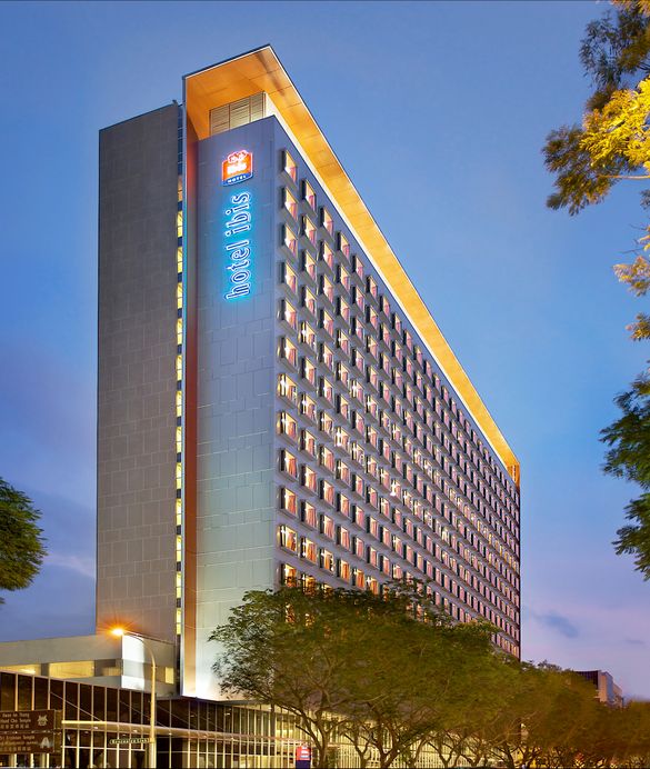 ibis Singapore - Nite exterior 