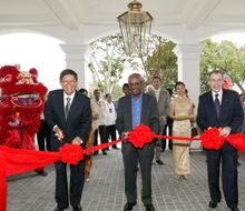 From left: Mr Kwee Liong Tek, Chairman of Pontiac Land Pte Ltd, Guest of Honour, Professor S.Jayakumar, Deputy Prime Minister an