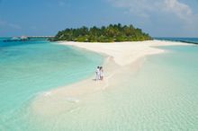 Vilu Reef Babymoon Couple 