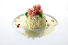 Mama�s Mini Sponge Cake with Custard Cream and Pineapple
