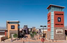 Phoenix Premium Outlets Main Courtyard