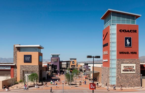 Phoenix Premium Outlets Main Courtyard