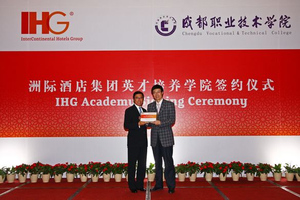 Edmond Ip (left), Chief Advisor, IHG Asia Pacific presented the IHG