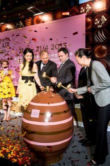 Senior management of Sands China Ltd., GODIVA and Alice Investment Ltd. (GODIVA distributor) join three Hong Kong celebrities in
