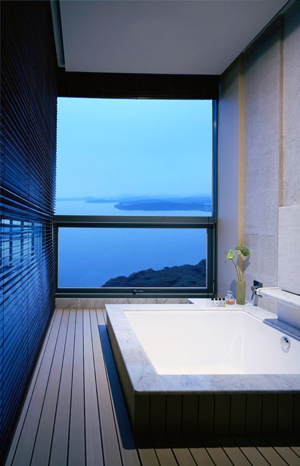 HR Dongguan_ Bath tub with view
