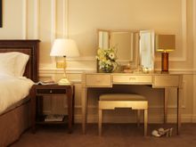 Claridges suite 216 dressingtable-mid res