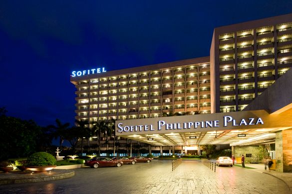 Sofitel Philippine Plaza Manila - Nightview.jpg