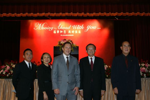 The Howard Plaza Hotel Taipei celebrates 25th anniversary － (from right) Chairman Mr. Paul Liao and General Manager Mr. C.K. Leo
