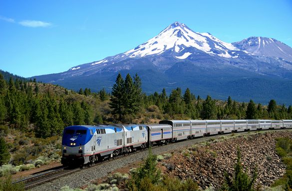 Amtrak14CoastStarlightMtShastaCA