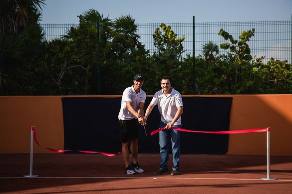 Rafa Nadal und Abel Matutes, CEO der Palladium Hotel Group, eröffnen das neue Rafa Nadal Tennis Centre in Costa Mujeres Rafa Nadal und Abel Matutes, CEO der Palladium Hotel Group, eröffnen das neue Rafa Nadal Tennis Centre in Costa Mujeres