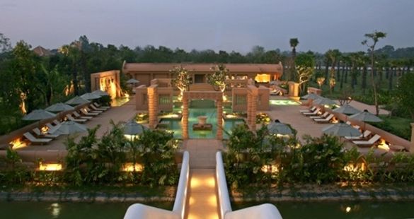 Le Meridien Angkor Swimming Pool