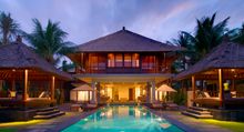 Three-bedroom Beach House at night