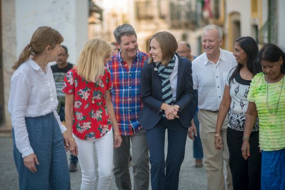 Sara Tuppen guides travelers on an Insight Vacations journey Sara Tuppen guides travelers on an Insight Vacations journey