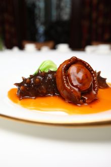Braised dried abalone with b�che-de-mer and garden greensJPG.jpg