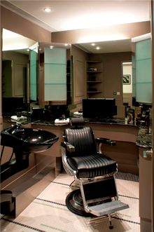 GENTLEMENS TONIC Hong Kong - Barber station.j