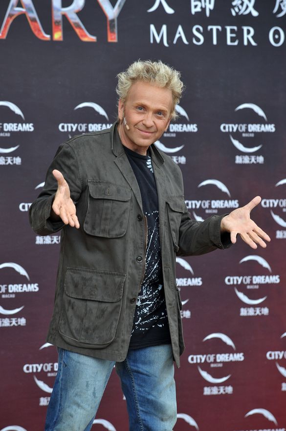 World famous illusion master Franz Harary show up at City of Dreams