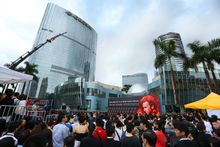 A big crowd is anticipating Franz Harary Public Stunt.