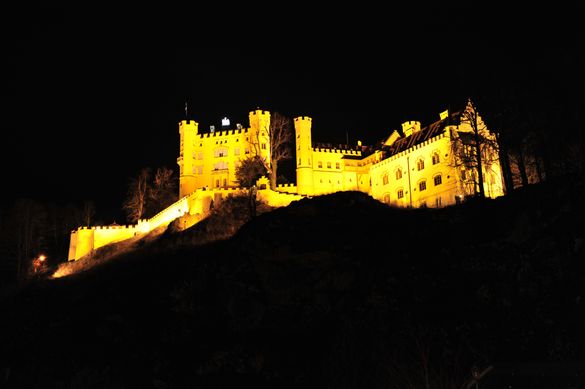 Schloss Hohenschwangau bei Nacht